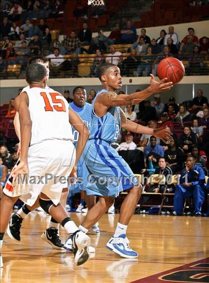 Thumbnail 1 in Burkburnett vs. Wilmer-Hutchins (Fantasy of Lights) photogallery.