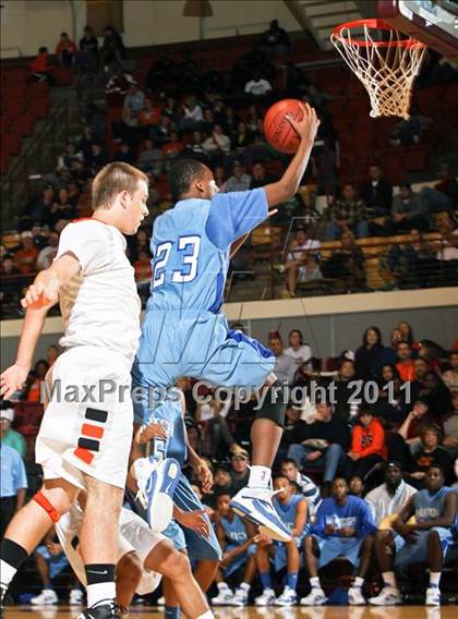 Thumbnail 3 in Burkburnett vs. Wilmer-Hutchins (Fantasy of Lights) photogallery.