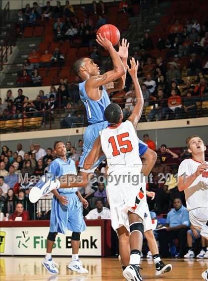Thumbnail 1 in Burkburnett vs. Wilmer-Hutchins (Fantasy of Lights) photogallery.