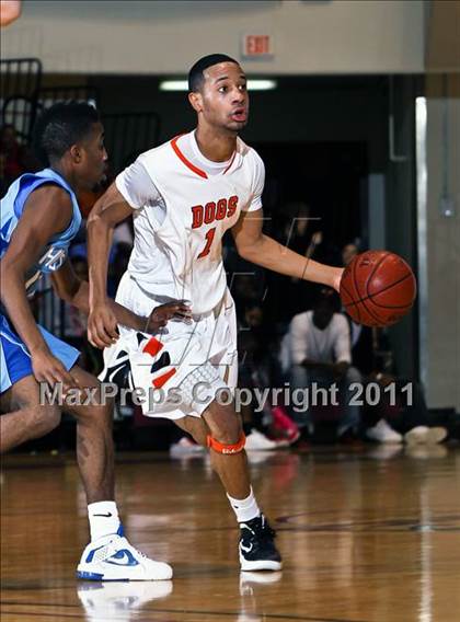 Thumbnail 3 in Burkburnett vs. Wilmer-Hutchins (Fantasy of Lights) photogallery.