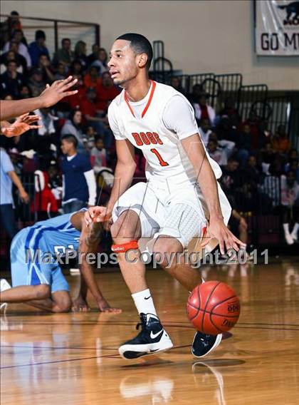 Thumbnail 3 in Burkburnett vs. Wilmer-Hutchins (Fantasy of Lights) photogallery.
