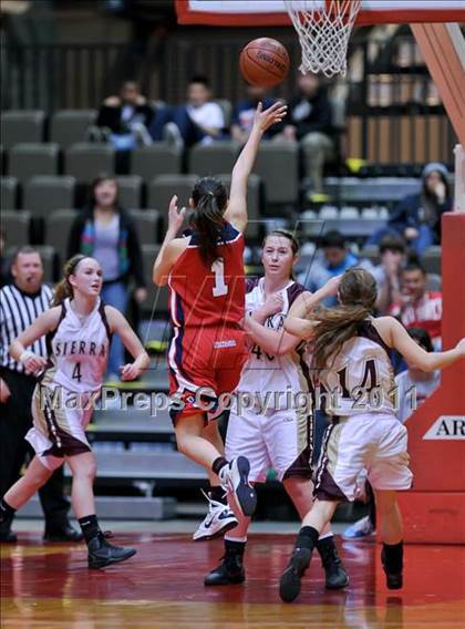 Thumbnail 3 in Sierra vs. Strathmore (CIF CS D4 Final) photogallery.