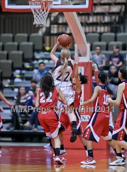 Thumbnail 3 in Sierra vs. Strathmore (CIF CS D4 Final) photogallery.