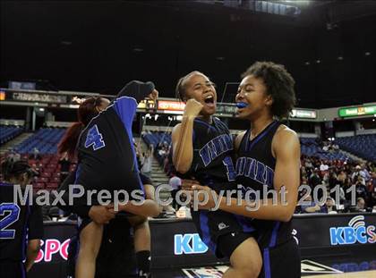 Thumbnail 1 in St. Mary's vs. Windward (CIF State D4 Final) photogallery.