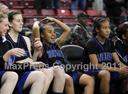 Thumbnail 1 in St. Mary's vs. Windward (CIF State D4 Final) photogallery.