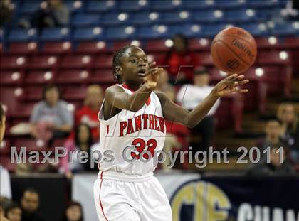 Thumbnail 3 in St. Mary's vs. Windward (CIF State D4 Final) photogallery.