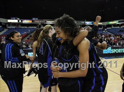 Thumbnail 2 in St. Mary's vs. Windward (CIF State D4 Final) photogallery.