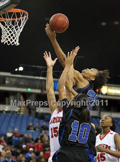 Thumbnail 1 in St. Mary's vs. Windward (CIF State D4 Final) photogallery.
