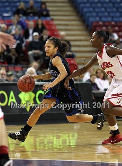 Thumbnail 1 in St. Mary's vs. Windward (CIF State D4 Final) photogallery.