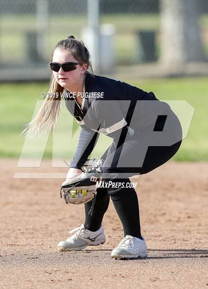 Thumbnail 3 in Calabasas @ Louisville photogallery.