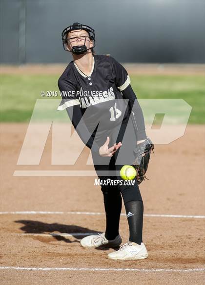 Thumbnail 1 in Calabasas @ Louisville photogallery.