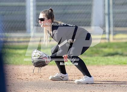 Thumbnail 2 in Calabasas @ Louisville photogallery.