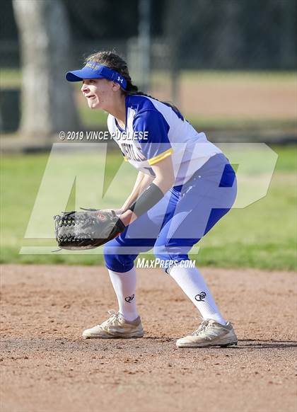 Thumbnail 3 in Calabasas @ Louisville photogallery.
