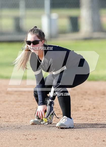 Thumbnail 2 in Calabasas @ Louisville photogallery.