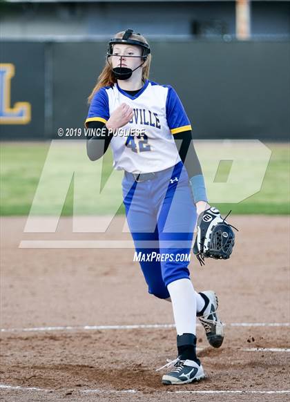 Thumbnail 2 in Calabasas @ Louisville photogallery.