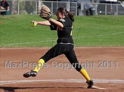 Thumbnail 1 in San Pedro vs. Port of Los Angeles (El Segundo Tournament) photogallery.
