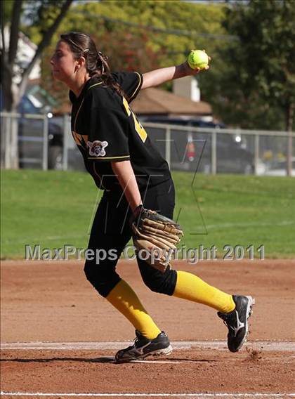 Thumbnail 2 in San Pedro vs. Port of Los Angeles (El Segundo Tournament) photogallery.