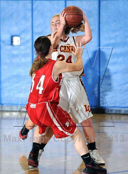 Thumbnail 3 in FR: Burroughs vs. La Canada (Burbank Tip Off Classic) photogallery.