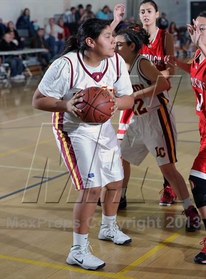 Thumbnail 1 in FR: Burroughs vs. La Canada (Burbank Tip Off Classic) photogallery.