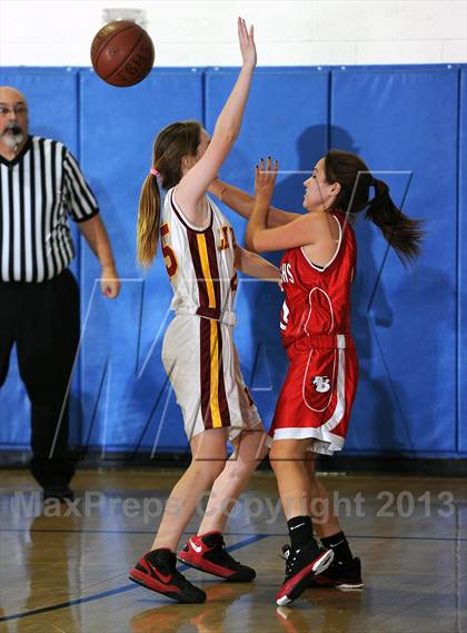 Thumbnail 3 in FR: Burroughs vs. La Canada (Burbank Tip Off Classic) photogallery.