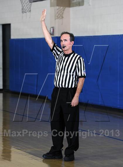 Thumbnail 3 in FR: Burroughs vs. La Canada (Burbank Tip Off Classic) photogallery.