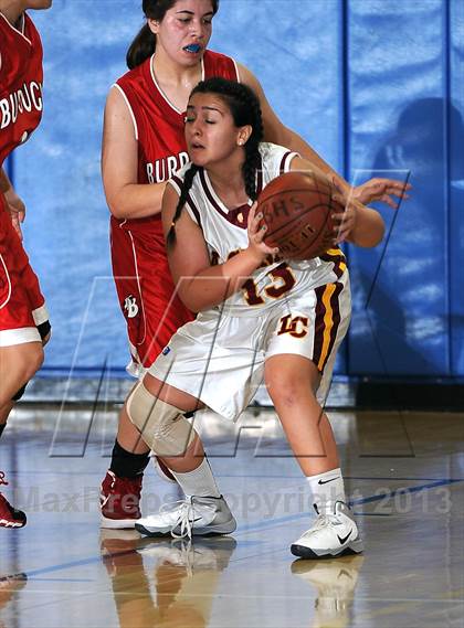 Thumbnail 3 in FR: Burroughs vs. La Canada (Burbank Tip Off Classic) photogallery.
