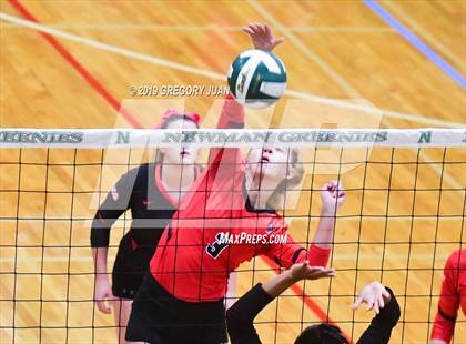 Thumbnail 2 in Fontainebleau vs Haynes Academy (Newman Tournament) photogallery.