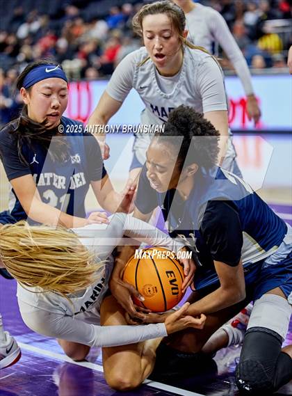 Thumbnail 2 in Marin Catholic vs. Mater Dei Catholic (CIF State D3 Final) photogallery.