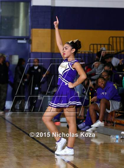 Thumbnail 2 in Warren vs. Lynwood photogallery.