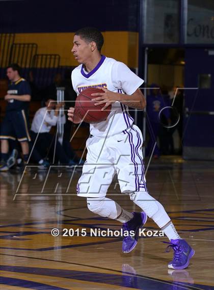 Thumbnail 1 in Warren vs. Lynwood photogallery.