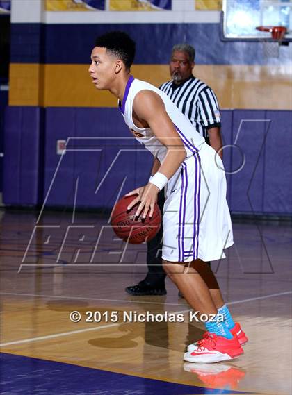 Thumbnail 2 in Warren vs. Lynwood photogallery.