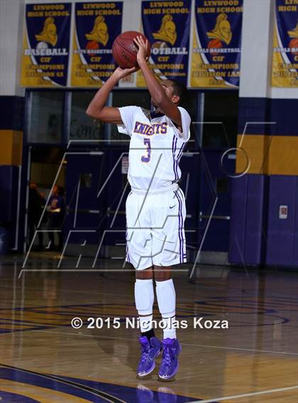 Thumbnail 1 in Warren vs. Lynwood photogallery.