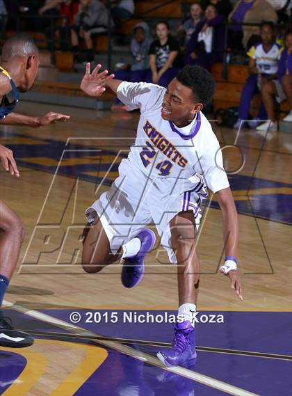 Thumbnail 1 in Warren vs. Lynwood photogallery.