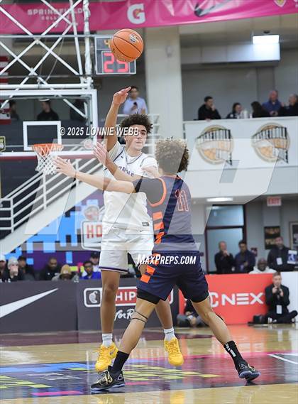 Thumbnail 1 in Gonzaga vs. Roosevelt (Army National Guard Hoophall Classic) photogallery.