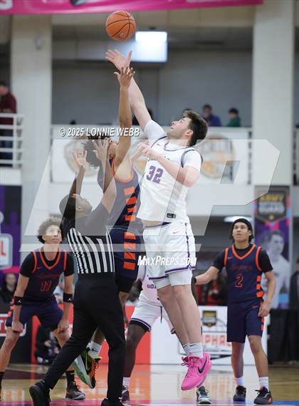 Thumbnail 3 in Gonzaga vs. Roosevelt (Army National Guard Hoophall Classic) photogallery.
