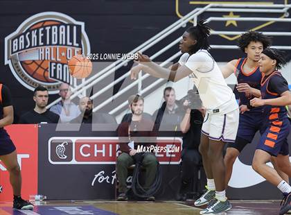 Thumbnail 2 in Gonzaga vs. Roosevelt (Army National Guard Hoophall Classic) photogallery.