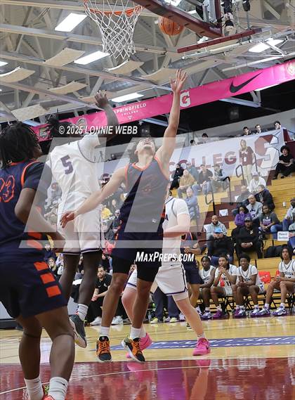 Thumbnail 1 in Gonzaga vs. Roosevelt (Army National Guard Hoophall Classic) photogallery.