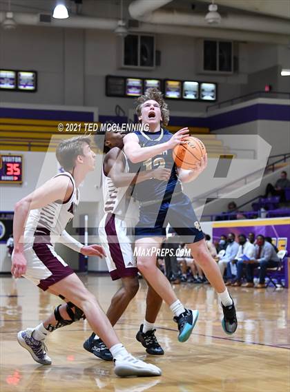 Thumbnail 1 in Morrilton vs Shiloh Christian (AAA 4A Regional First Round) photogallery.