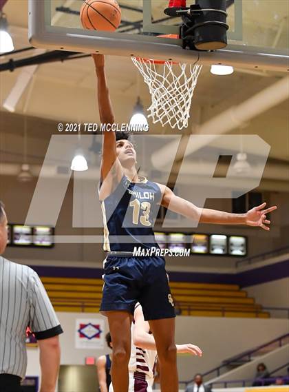 Thumbnail 3 in Morrilton vs Shiloh Christian (AAA 4A Regional First Round) photogallery.
