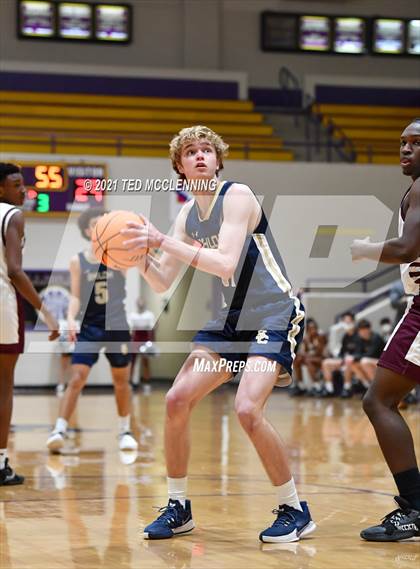 Thumbnail 2 in Morrilton vs Shiloh Christian (AAA 4A Regional First Round) photogallery.