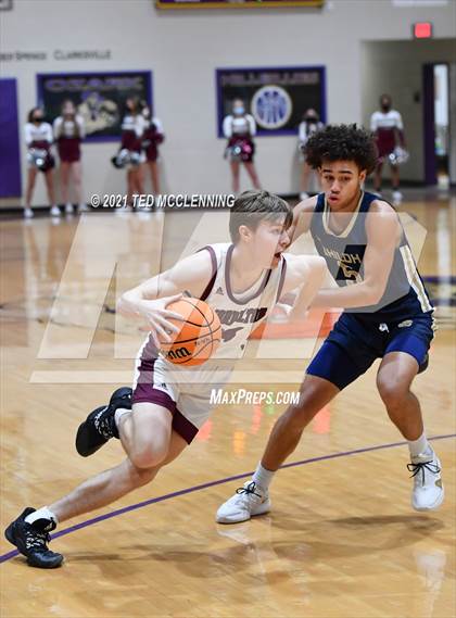 Thumbnail 3 in Morrilton vs Shiloh Christian (AAA 4A Regional First Round) photogallery.