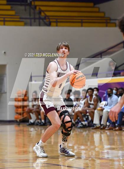 Thumbnail 3 in Morrilton vs Shiloh Christian (AAA 4A Regional First Round) photogallery.