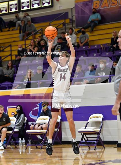 Thumbnail 3 in Morrilton vs Shiloh Christian (AAA 4A Regional First Round) photogallery.