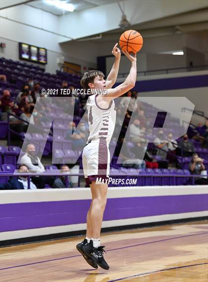 Thumbnail 3 in Morrilton vs Shiloh Christian (AAA 4A Regional First Round) photogallery.