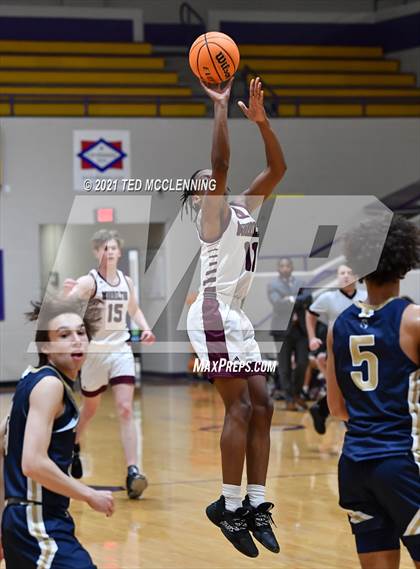 Thumbnail 2 in Morrilton vs Shiloh Christian (AAA 4A Regional First Round) photogallery.