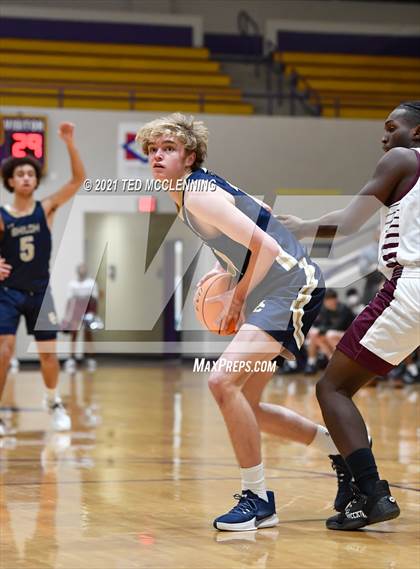 Thumbnail 1 in Morrilton vs Shiloh Christian (AAA 4A Regional First Round) photogallery.