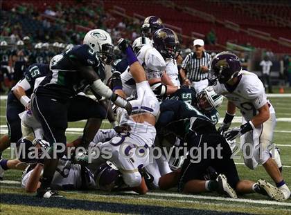 Thumbnail 2 in Marquette vs. Eureka (Great American Football Classic) photogallery.
