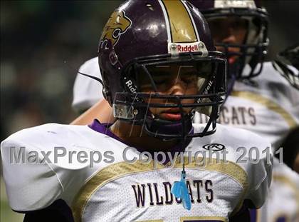 Thumbnail 2 in Marquette vs. Eureka (Great American Football Classic) photogallery.