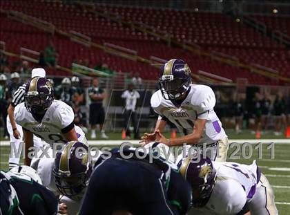 Thumbnail 2 in Marquette vs. Eureka (Great American Football Classic) photogallery.