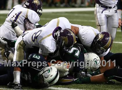Thumbnail 3 in Marquette vs. Eureka (Great American Football Classic) photogallery.
